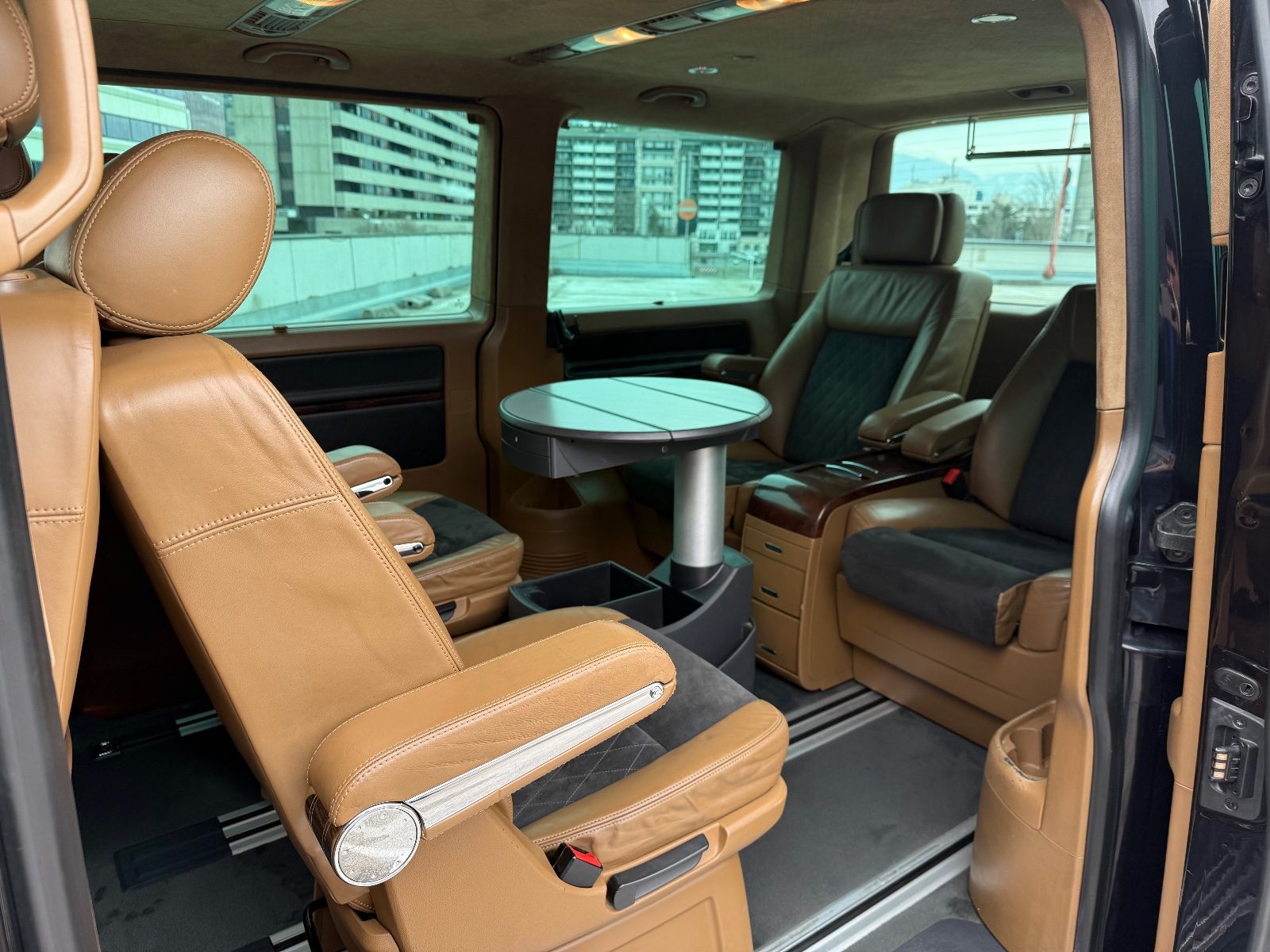 Volkswagen Multivan BUSSINES CLASS VIP