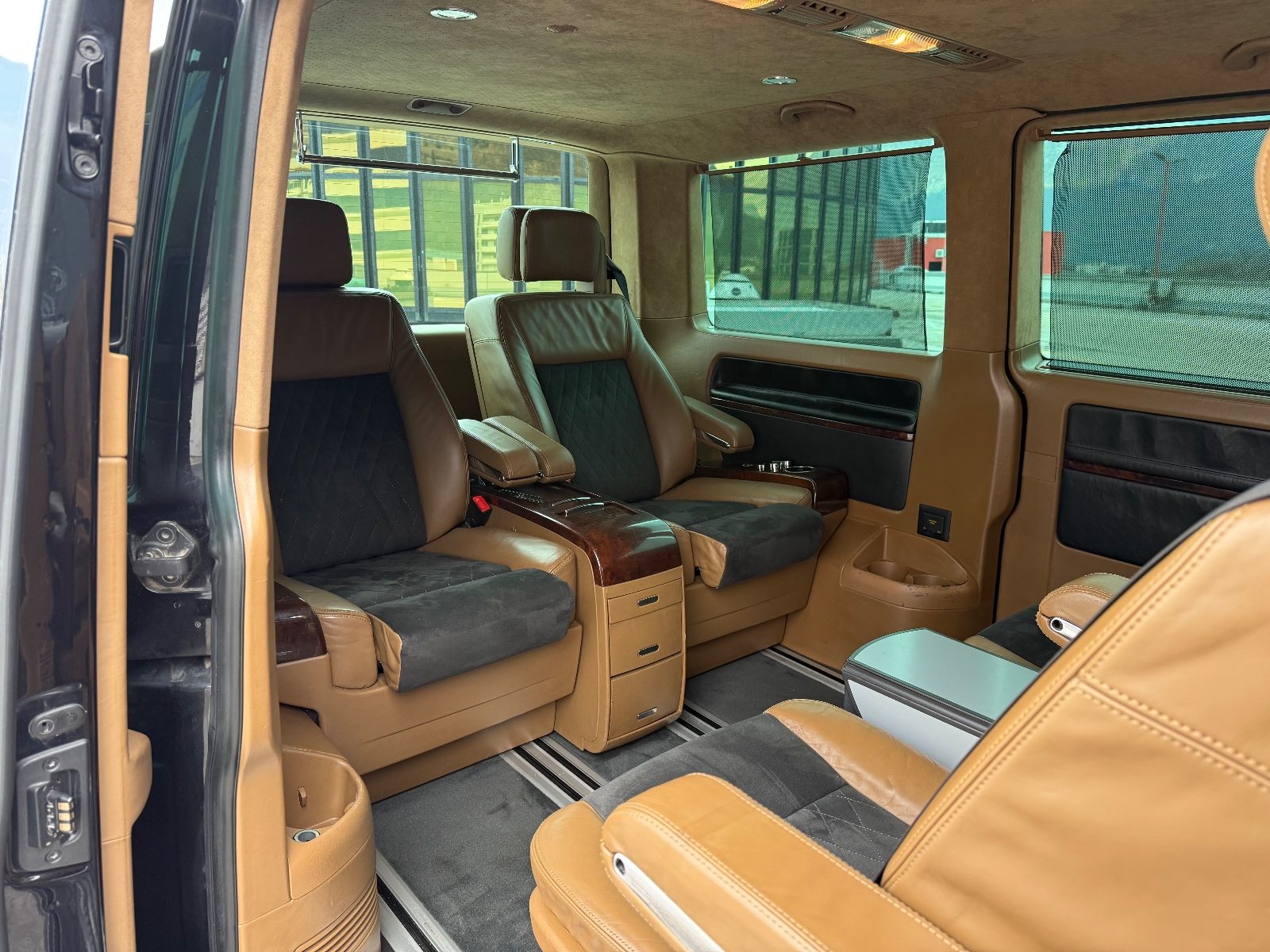 Volkswagen Multivan BUSSINES CLASS VIP